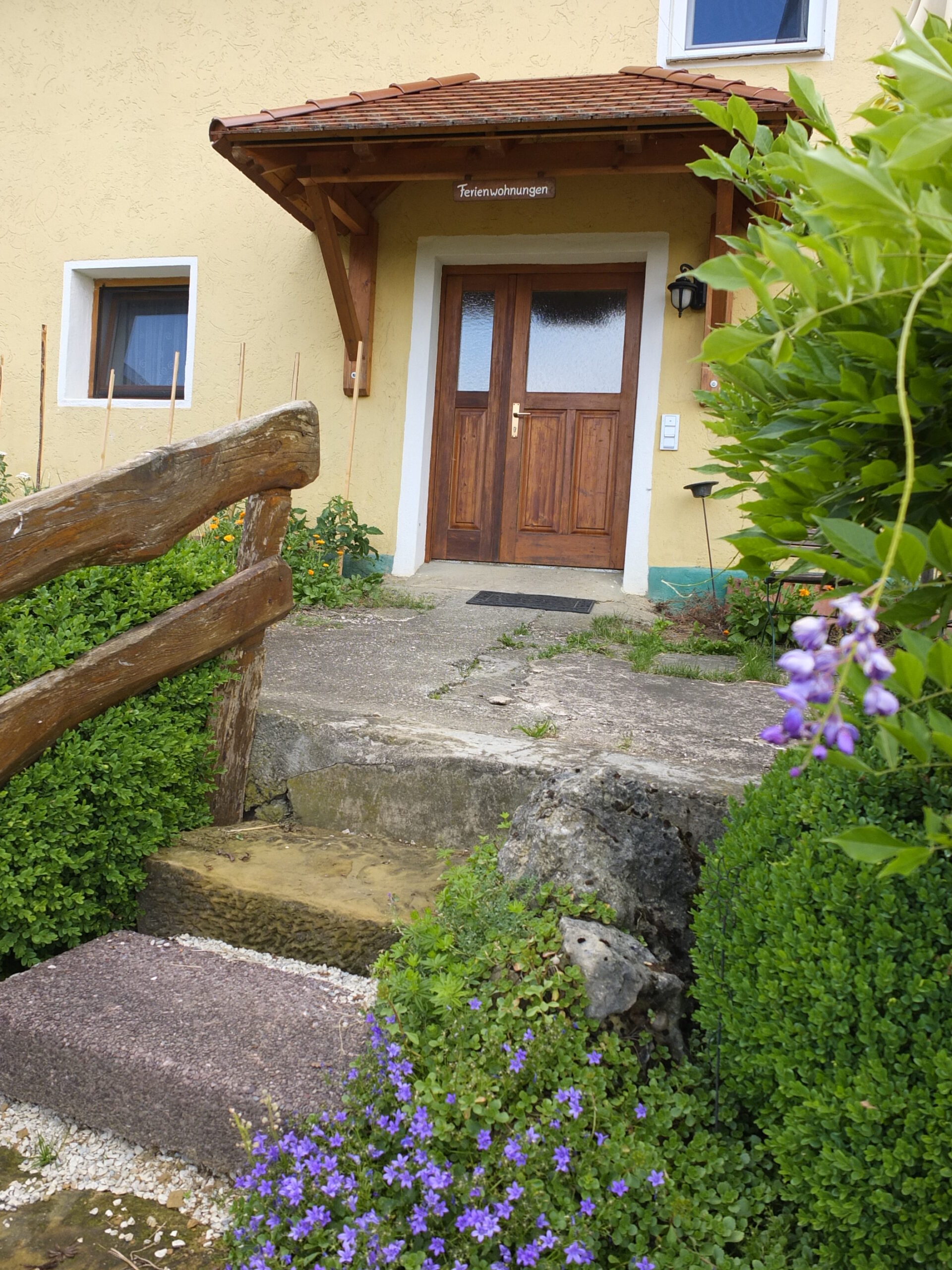 Eingang zu den Ferienwohnungen